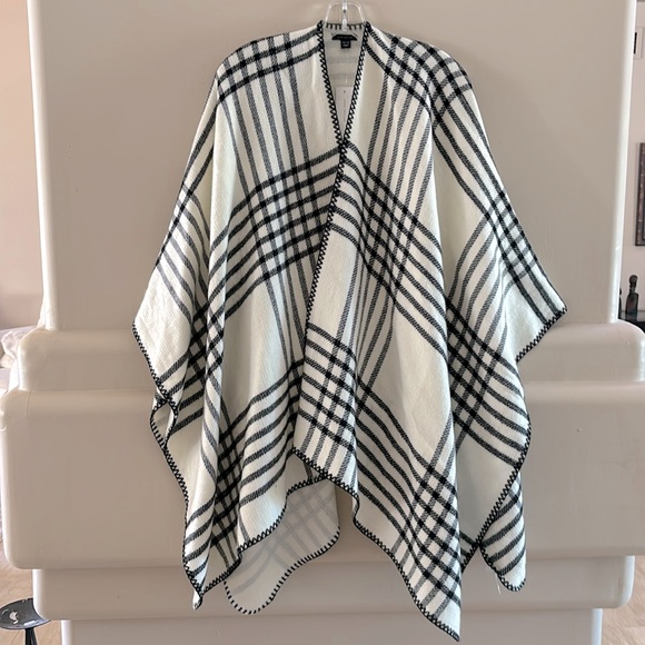 Ann Taylor Tops - Ann Taylor Wrap. White/Black. One Size. NWT.